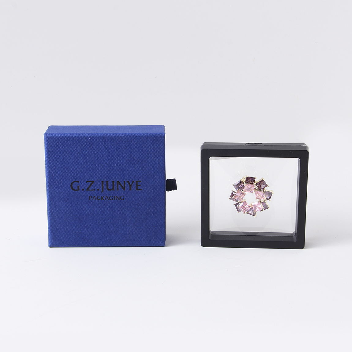 紙質(zhì)珠寶包裝盒會有哪些生產(chǎn)上的細節(jié)需要注意？